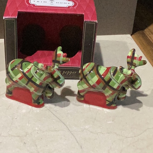 Trim A Home Moose and Cardinal Salt  & Pepper Shakers NIB - Picture 8 of 11